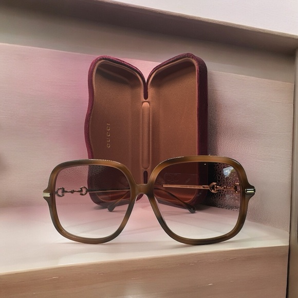 Gucci Women Sunglasses
GG0884SA-003 Havana / Gold / Red
Gradient Lenses - Picture 8 of 15